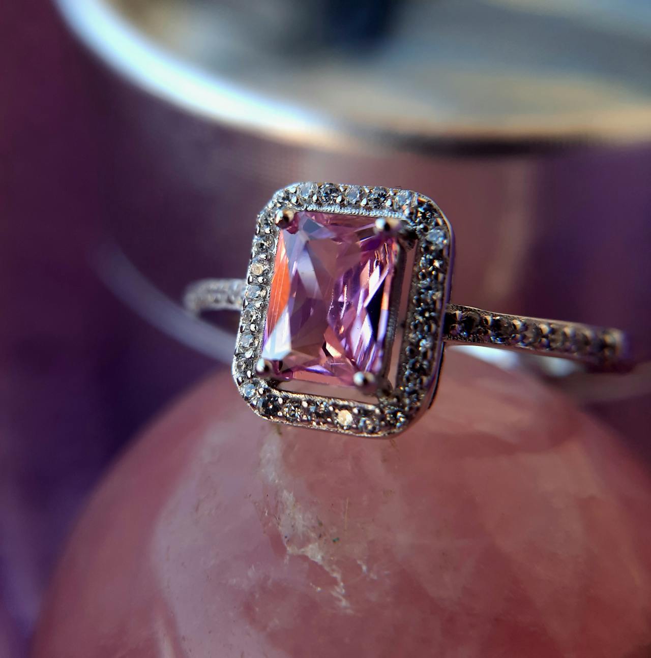  Hidden Halo Engagement Rings: The Quiet Sparkle Stealing The Spotlight.