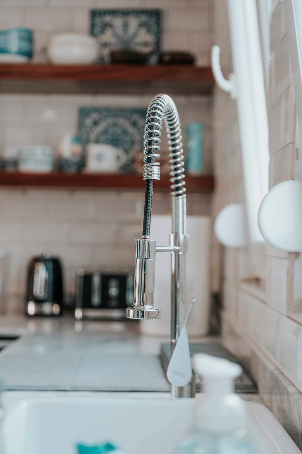Kitchen Tap with Pull Out Spray vs Traditional Sink Tap.