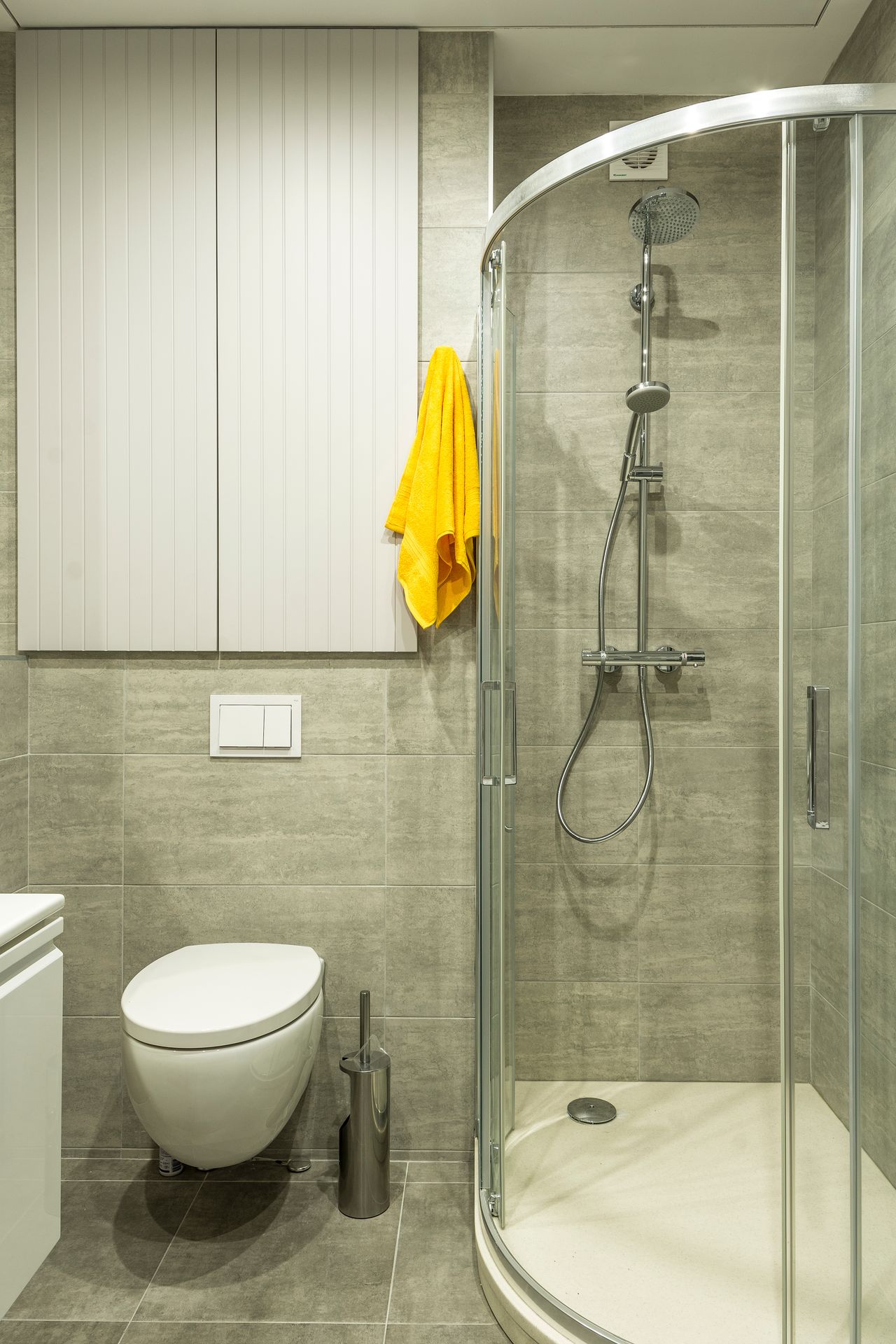 Do Curved Shower Enclosures Save Space in Compact Bathrooms?