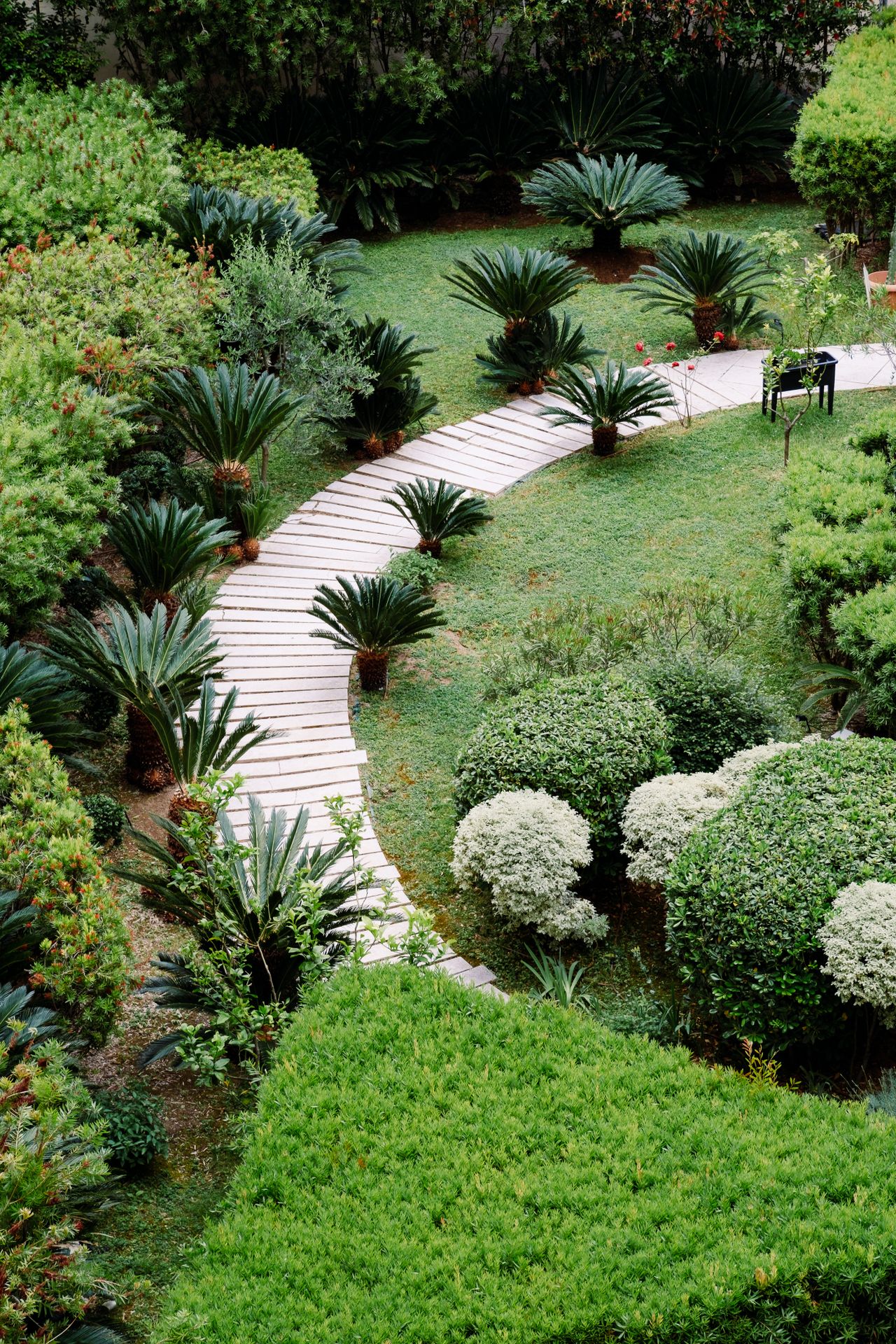 Elegant Outdoor Design Ideas for Modern Properties.