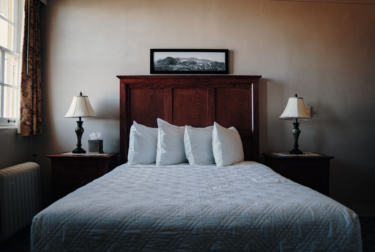 Small Apartment, Frequent Guests? The Queen Sofa Bed Fix.