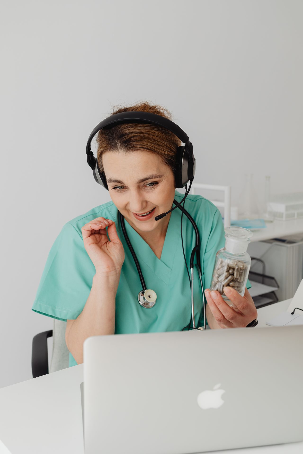 Why More People Are Turning to Online Pharmacies for Everyday Treatments.