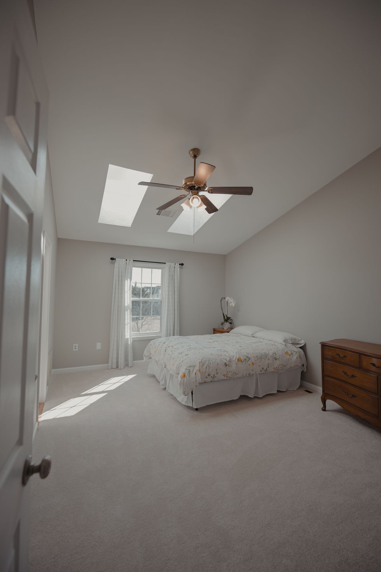 Why a Simple Bedroom Setup Often Works Best.